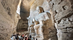 此次艺术节以中国布景